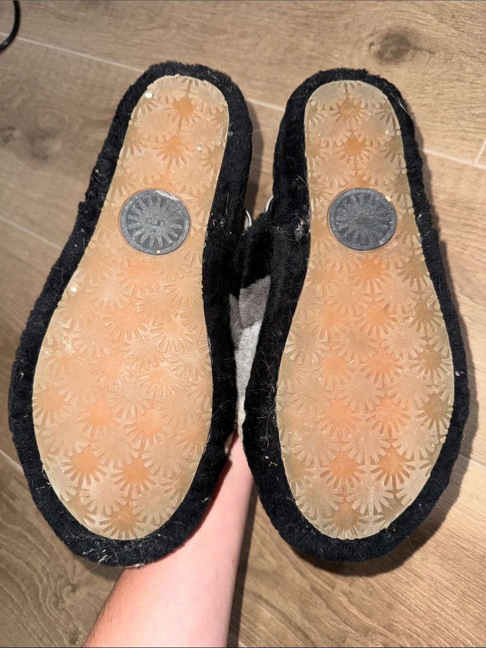 UGG Fluff Yeah Slide with Ombre Fur Straps in Black, Gray, Light Gray, Cream - Picture 3 of 4